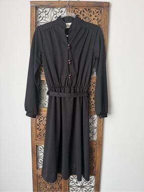 90s Nikki Asian-inspired Black Long-Sleeve Midi Dress